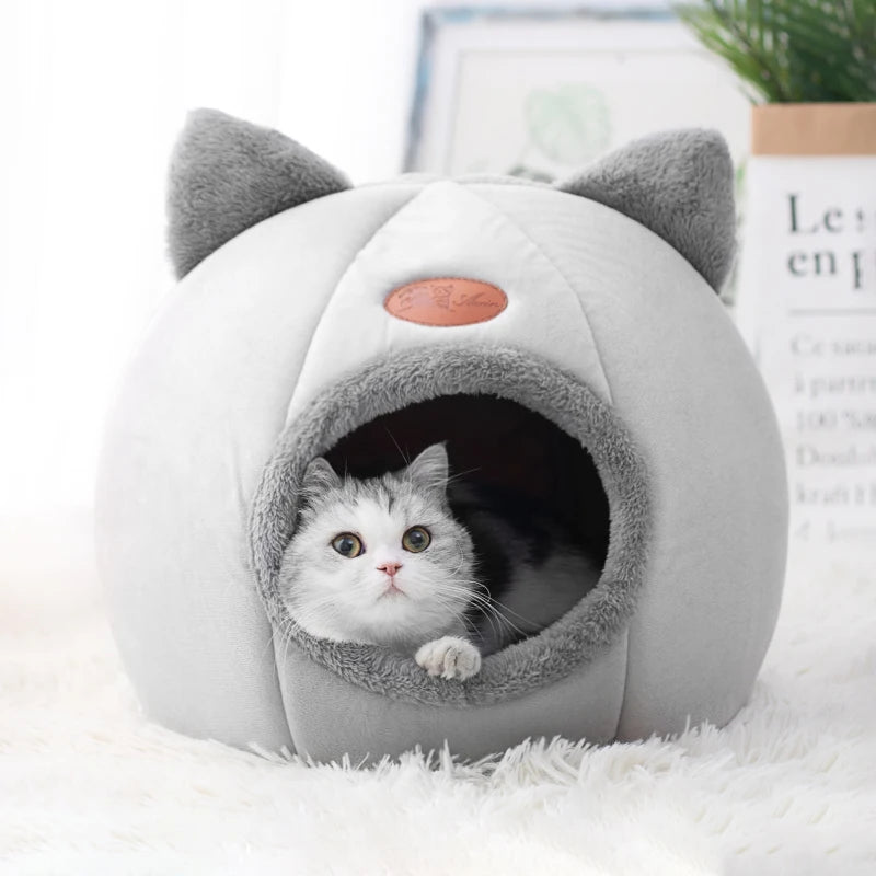 Cozy Winter Cat & Dog Bed – Soft Indoor Cave Nest