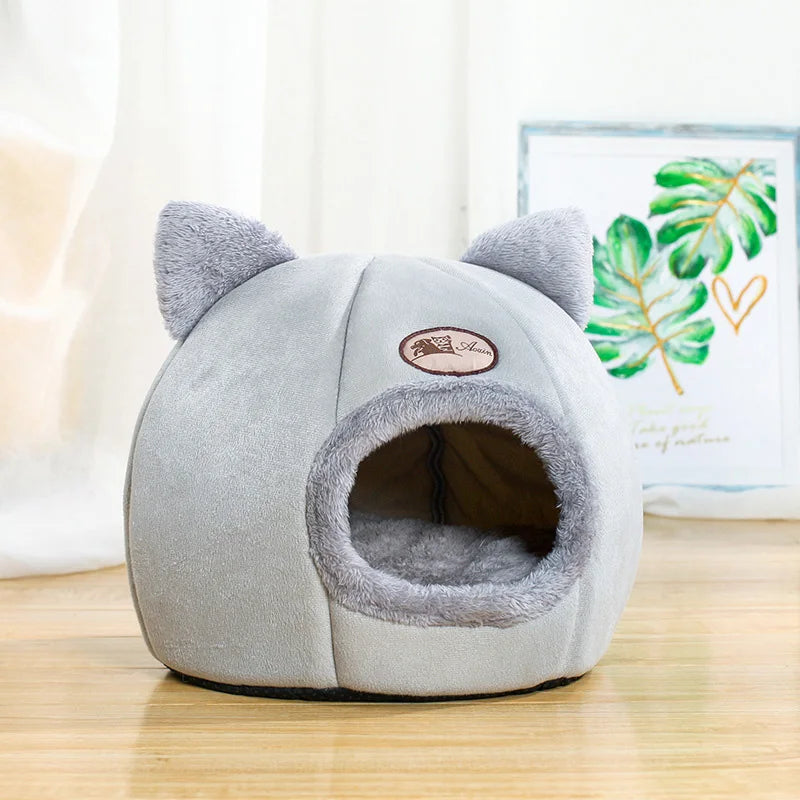 Cozy Winter Cat & Dog Bed – Soft Indoor Cave Nest