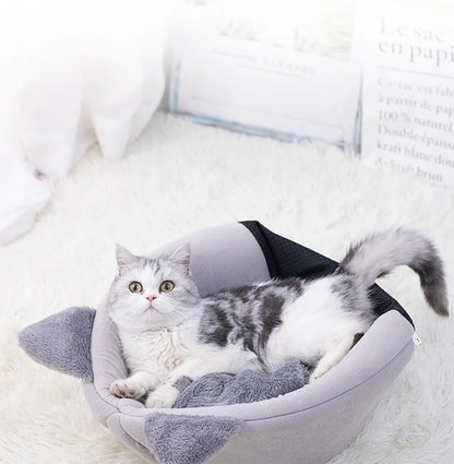 Cozy Winter Cat & Dog Bed – Soft Indoor Cave Nest