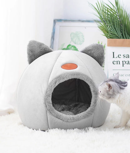 Cozy Winter Cat & Dog Bed – Soft Indoor Cave Nest